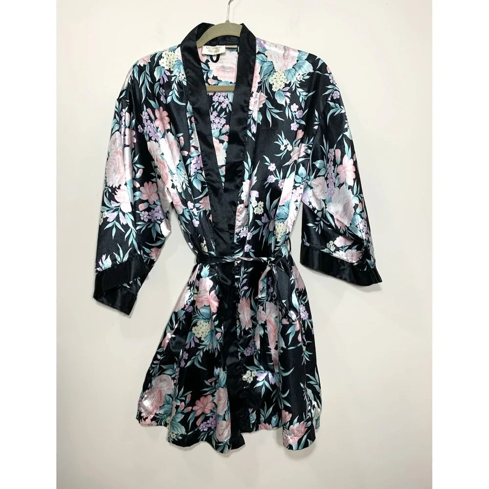 Victoria's Secret Vintage Kimono Robe Womens Medium‎ Black Floral Gold Label